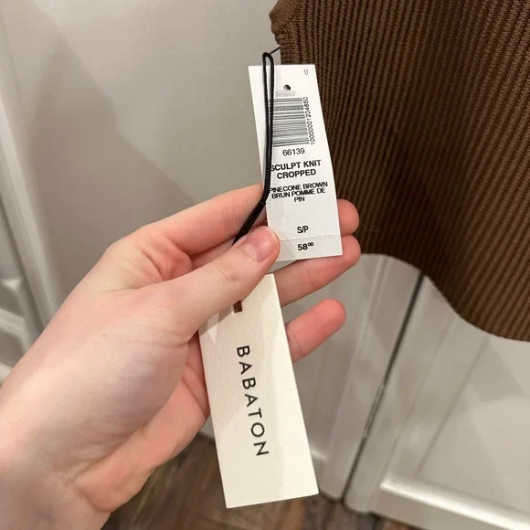 ⭐️NWT Aritzia Babaton Contour Tank Top⭐️ - Picture 6 of 6